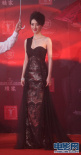 王丽坤性感亮相红毯 单肩礼服显女人味儿十足