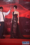 王丽坤性感亮相红毯 单肩礼服显女人味儿十足