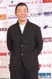 顧長衛(wèi)幽默亮相傳媒大獎 黑色休閑西裝更顯親和