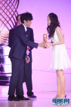 吕星辰获最佳新人女演员 心情激动现场清唱山歌