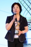 《秋之白华》获组委会特别奖 影片代表上台领奖