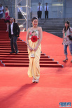 《星期五殺手》劇組亮相 女主角紅毯面帶羞澀