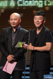 王全安、黃渤頒發(fā)最佳女演員獎 相互調(diào)侃顯默契
