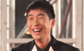 《钢的琴》主演王千源独自登场 黑白配尽显绅士风