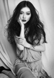 巩新亮全新黑白写真曝光 眼神迷离尽显妩媚风情