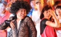 《假装情侣》曝MV 黄渤变身外星人湿身狂奔