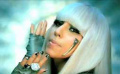 Lady Gaga一身绿装解放自我 到访日本旨援助慈善