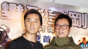 《变形金刚3》香港首映 郑伊健、黎耀祥激动捧场