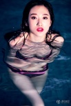 張舒媛拍攝水中清涼大片 性感美人魚演繹誘惑
