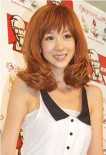 星野亚希头顶“公鸡帽”扮可爱 流露待嫁女人心