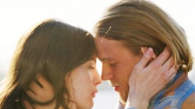 《跳楼男》中文预告 “精灵公主”出轨惹艳情惨案