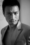型男江洋黑白影像写真曝光 展现华丽中的沉静