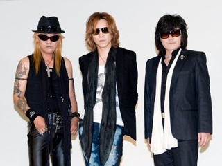 乐团"x japan"前bass手taiji(泽田泰司)日前在飞机上与乘客发生争执