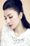 黃奕時尚封面性感多變 多款造型展浪漫俠女風(fēng)
