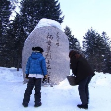 一個小孩三個幫