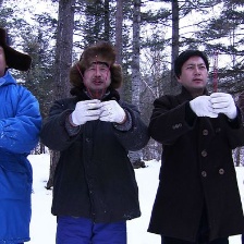 一個小孩三個幫