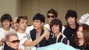 MP魔幻力量彩排上演新娘抱 大嘴巴承认“不团结”