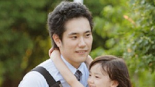 日本影片《白兔糖》公映 戏中父女更像“恋人”