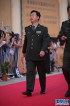 《飛天》劇組亮相紅毯 李幼斌著軍裝氣勢(shì)足