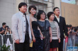 霍建起攜《秋之白華》劇組亮相 灰色上衣顯氣派