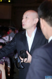 葛优微笑亮相观众席 表情搞笑大展喜剧天王之风