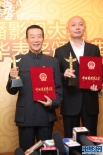 優(yōu)秀男演員葛優(yōu)、李雪健亮相后臺 微笑合影受訪