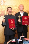 优秀男演员葛优、李雪健亮相后台 微笑合影受访