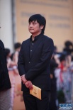 張?jiān)?、濮存昕一同亮相紅毯 中式禮服展氣質(zhì)