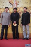 張?jiān)?、濮存昕一同亮相紅毯 中式禮服展氣質(zhì)