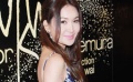 王家卫广告似电影 温碧霞、廖碧儿露背装赴Party