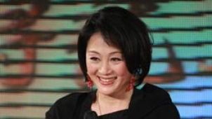 王姬为女儿出道保驾护航 坦言演艺道路艰辛漫长