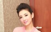 黄奕出席活动走进西柏坡 称期待“竞雄女侠”上映