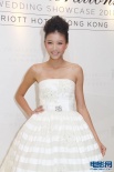 陈嘉桓出席婚纱秀 亲自上阵展示婚纱秀性感身材