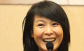 奶茶婚后首亮相秀婚戒 《我的不完美》火爆書市