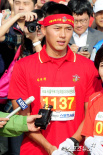韓星玄彬參加馬拉松比賽 入伍以來(lái)首次公開亮相