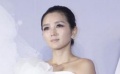 何洁现身音乐狂欢节 《我多么怀念》唱出凄美悲伤