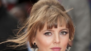 “英伦特色”青春喜剧热映 电影《一团糟》受关注