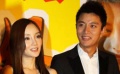 賈乃亮攜手李小璐恩愛亮相 為女友唱生日歌表愛意