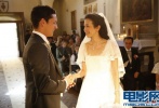 莫文蔚佛罗伦萨大婚 教堂完成仪式兴奋吻老公