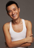 文章写真首曝背上纹身 “小男人”为爱女露真情