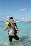 陸毅馬爾代夫沙灘寫真 碧海藍天彰顯熟男魅力