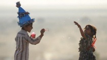 釜山参赛片《印度马戏》片段 儿童悲梦竞逐《星空》
