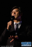 导演金基德亮相釜山电影节 按手印留名星光大道