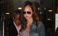 Jessica C涉嫌盜竊內衣店被捕 面帶微笑拒不回應