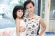 翁虹携四岁女儿拍优雅写真 小宝贝萌态可掬