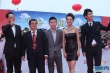 《第一大總統(tǒng)》劇組全體亮相 劉勁熱情揮手致意