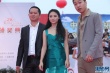 《暴走妈妈》剧组亮相红毯 黄英青春靓丽展笑容