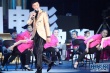 主持人吴刚上台精彩表演 声情并茂烘托晚会气氛