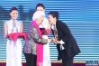 陳力憑《愛在廊橋》獲最佳導演獎 田華為其頒獎