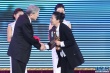 陳力憑《愛在廊橋》獲最佳導演獎 田華為其頒獎